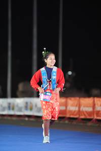 BIB: 946
                            <button type="button" onclick="openModal(19760625)" class="btn btn-primary btn-sm float-right btn-popup" data-toggle="modal" data-target=".modal-high-quality">
                        <i class="fas fa-shopping-cart"></i> Add to Cart
                    </button>
                                            <button type="button" onclick="isThisMe(19760625, true)" class="btn btn-success btn-sm float-right btn-popup btn-isme hidden" data-toggle="tooltip" data-placement="bottom" title="นี่คือรูปของคุณใช่ไหม คลิกที่นี่เพื่อเอาเข้าอัลบั้ม">
                        <i class="fas fa-plus"></i> Add to album
                    </button>
                    <button type="button" onclick="isThisMe(19760625, false)" class="btn btn-warning btn-sm float-right btn-popup btn-isnotme hidden">
                        <i class="fas fa-ban"></i> Remove from album
                    </button>